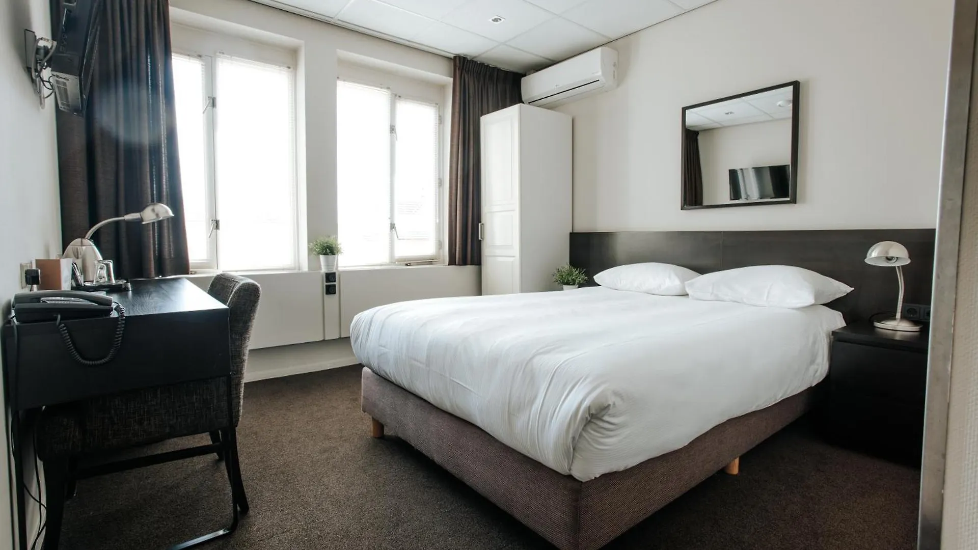 ***  Queen Hotel Eindhoven Netherlands